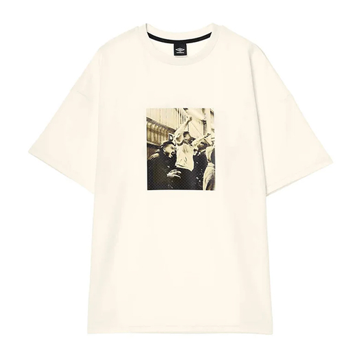 サッカーブランドアンブロの半袖Tシャツ